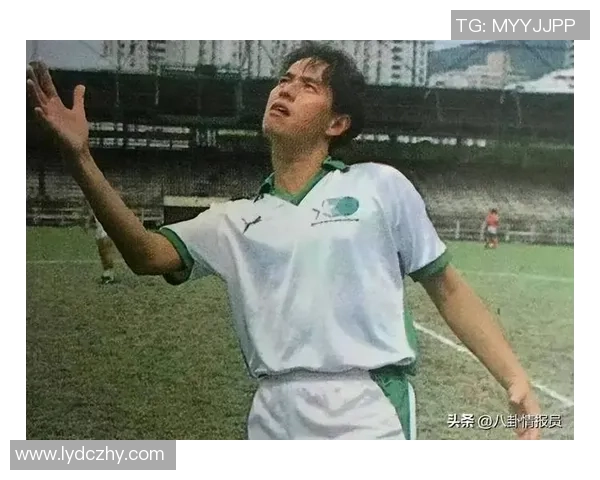 从草根到巅峰足球明星的奋斗与荣耀之路