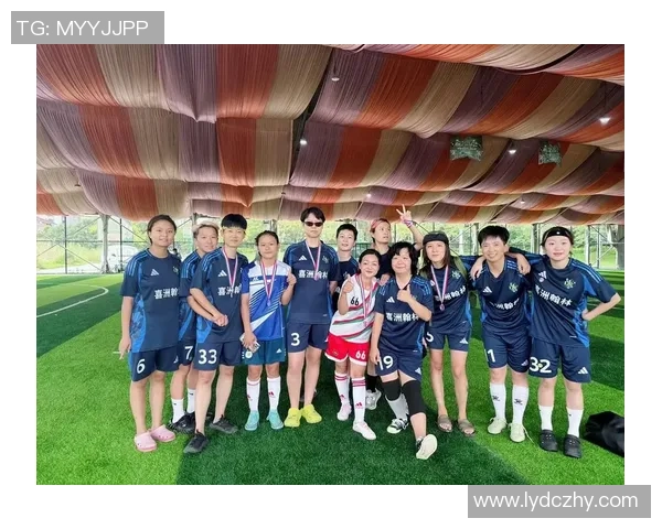 女生对足球明星的热爱与追星文化的深度剖析与探讨