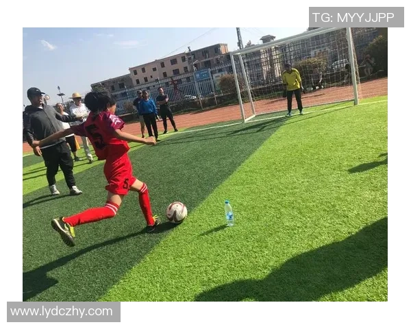 深圳翠园中学足球明星崭露头角助力校园体育文化蓬勃发展