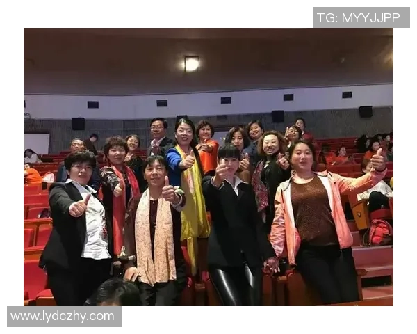 足球明星们齐聚一堂共享荣耀时刻的精彩合照展示 足球明星们齐聚一堂共享荣耀时刻的精彩合照展示