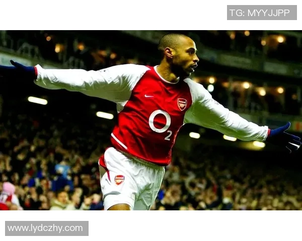 龅牙足球明星的传奇故事与他在绿茵场上的辉煌成就揭秘 龅牙足球明星的传奇故事与他在绿茵场上的辉煌成就揭秘